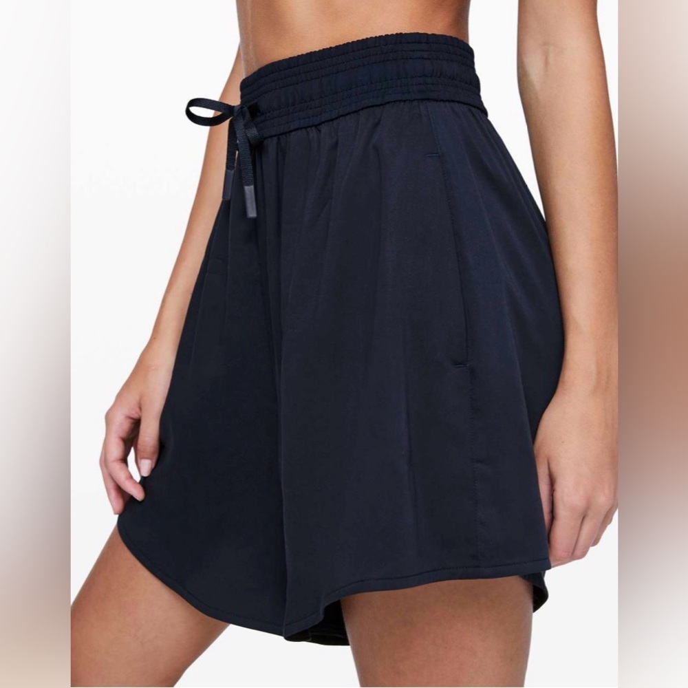 LULULEMON W7ATYS Feeling Femme Short 5" True Navy